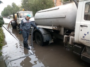 Более 2000 кубометров воды откачали с улиц Сормовского района за выходные