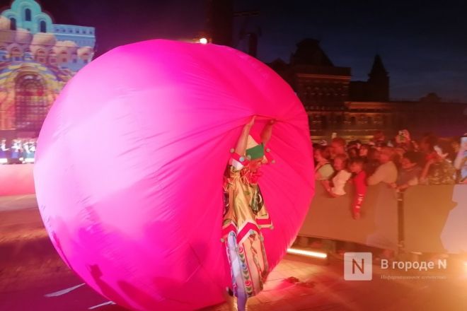 Иммерсивное шоу в постановке Ильи Авербуха состоялось в день 200-летия Нижегородской ярмарки - фото 44