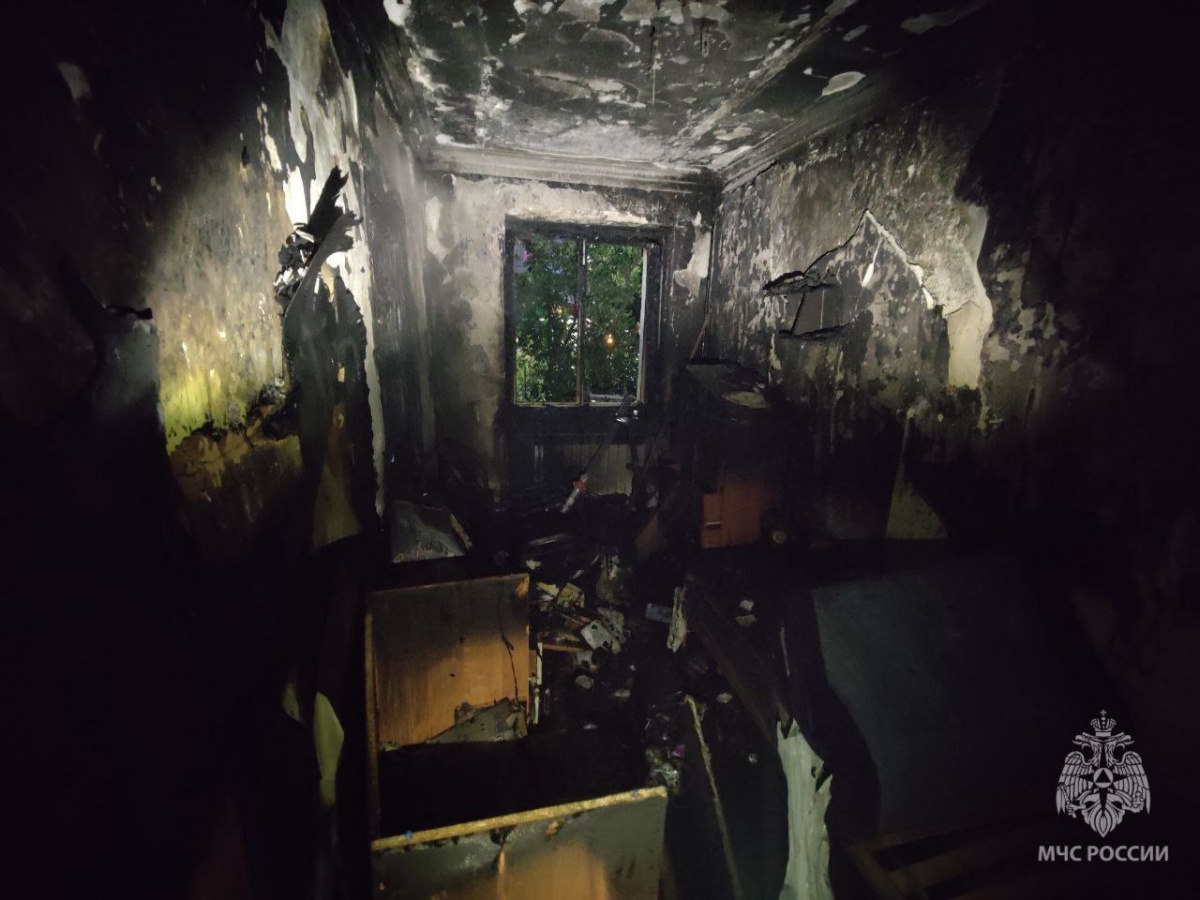 10 человек эвакуировали из-за пожара в многоквартирном доме в Сормове - фото 1